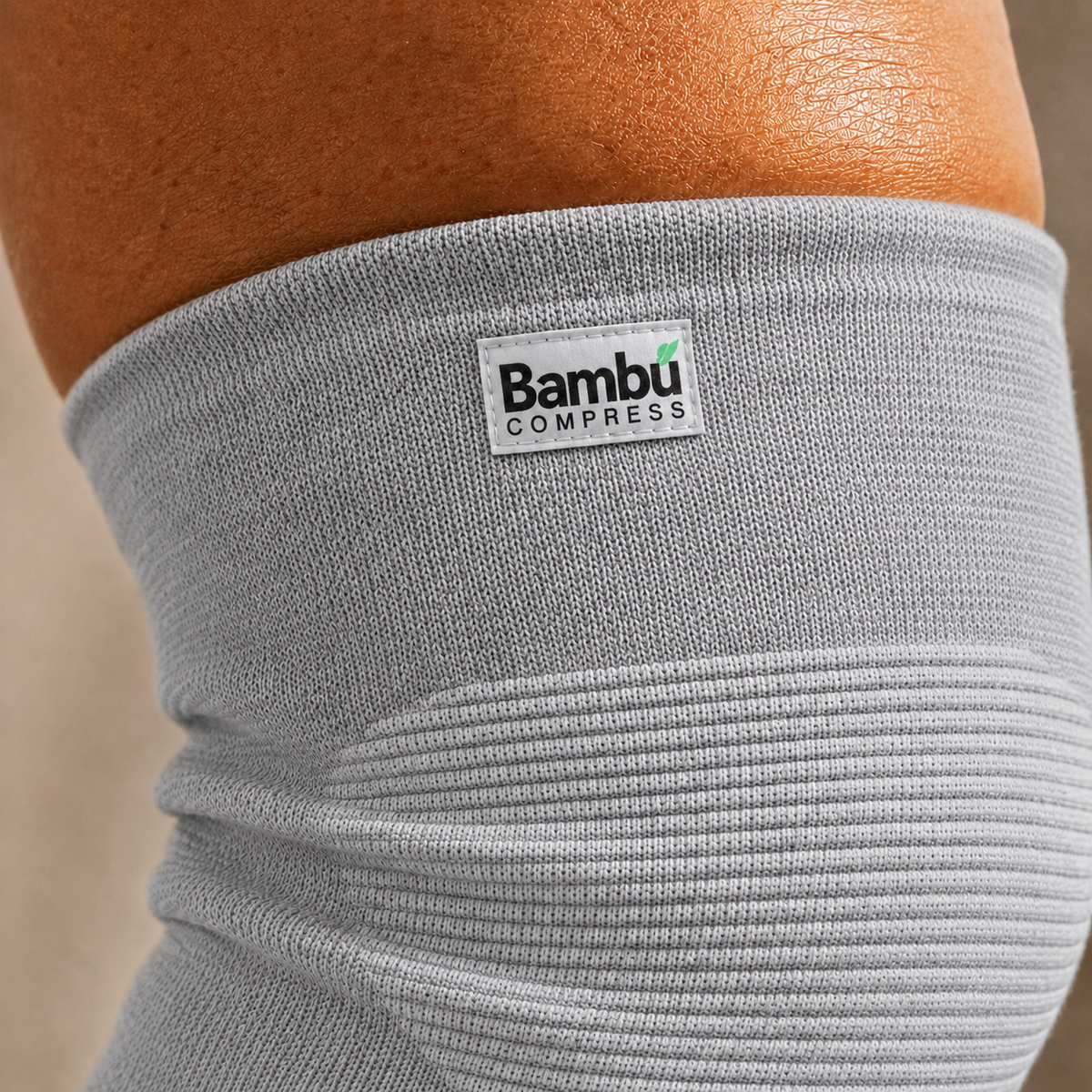 Detalle del tejido de fibra de bambú de la rodillera de compresión suave Bambu Compress